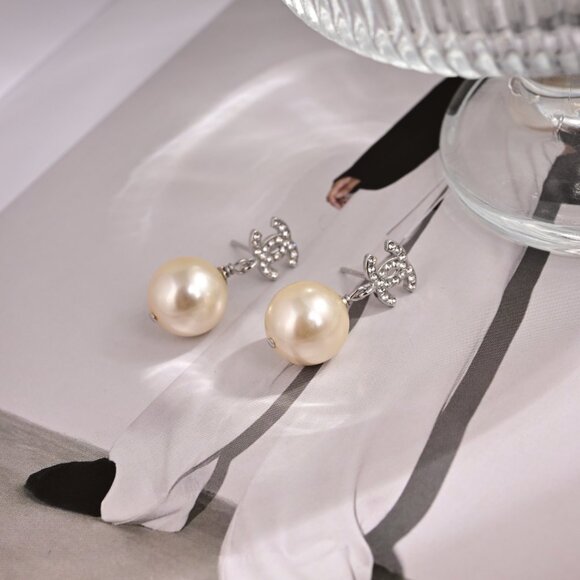 Chanel pendant earrings - Picture 3 of 5